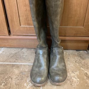 Women’s knee high boots!